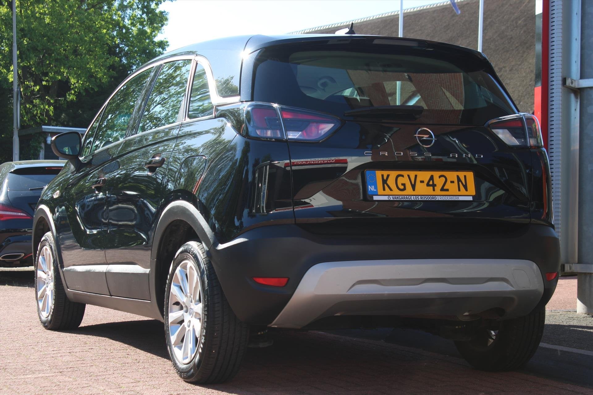 Opel Crossland 1.2 Aut. *Elegance* | Carplay | Cruise & Clim, 840 kg, Gebruikt, Leder en Stof, Zwart