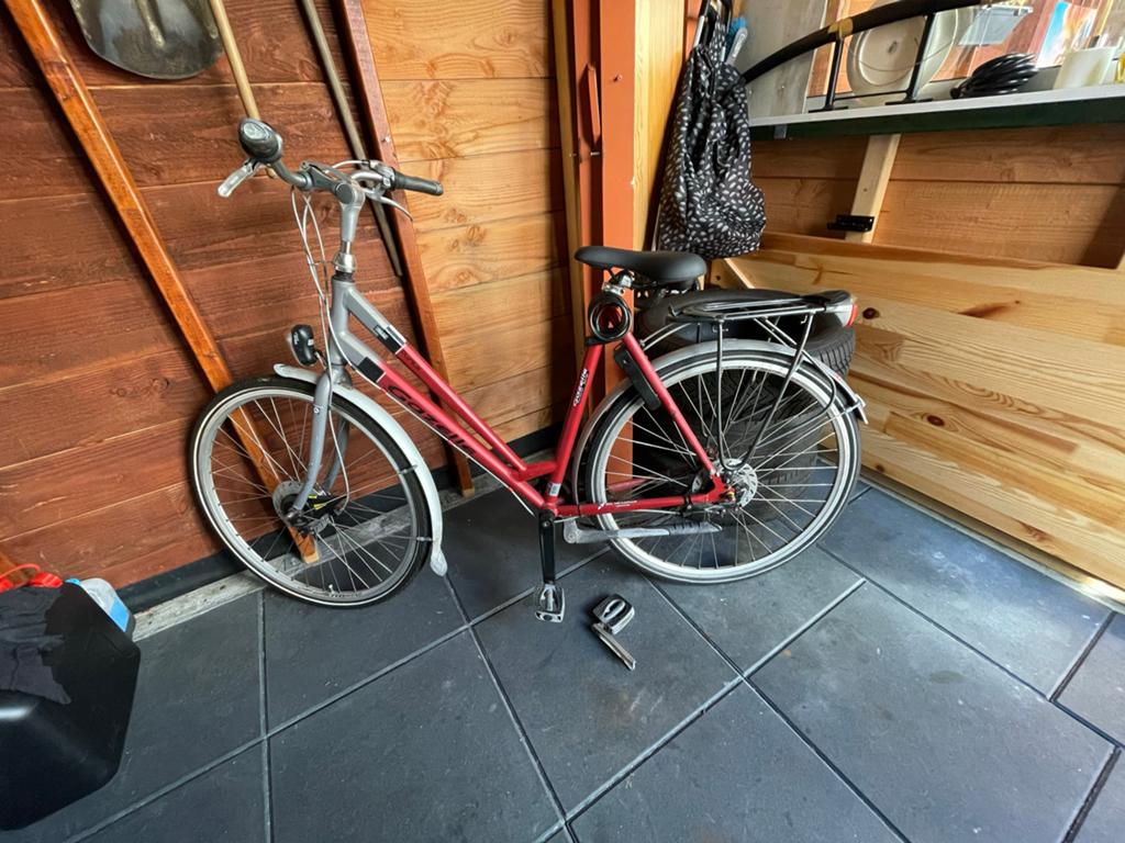Gazelle fiets met nieuwe banden en reparaties nodig, Fietsen en Brommers, Fietsen | Dames | Damesfietsen, 53 tot 56 cm, Velgrem