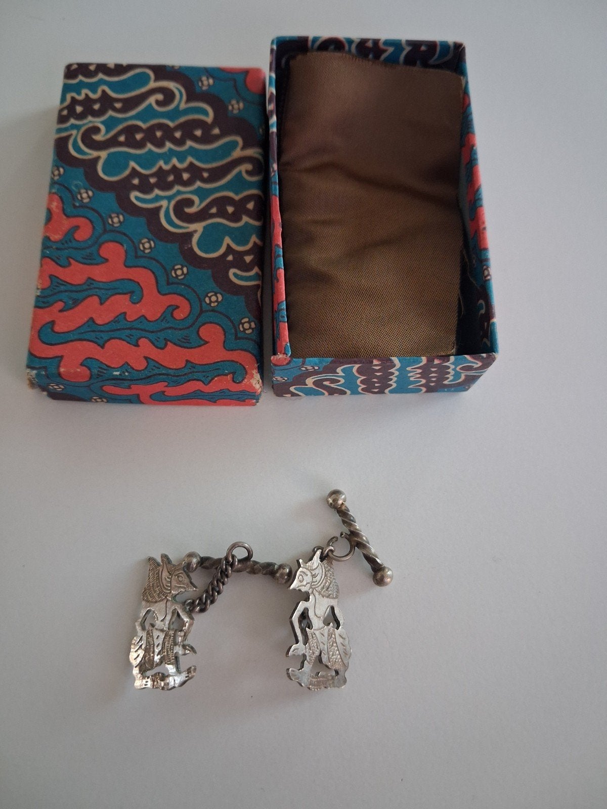 Antieke Djokja zilveren manchetknopen – Wayang Kulit (800 zi, Ophalen of Verzenden, Zilver