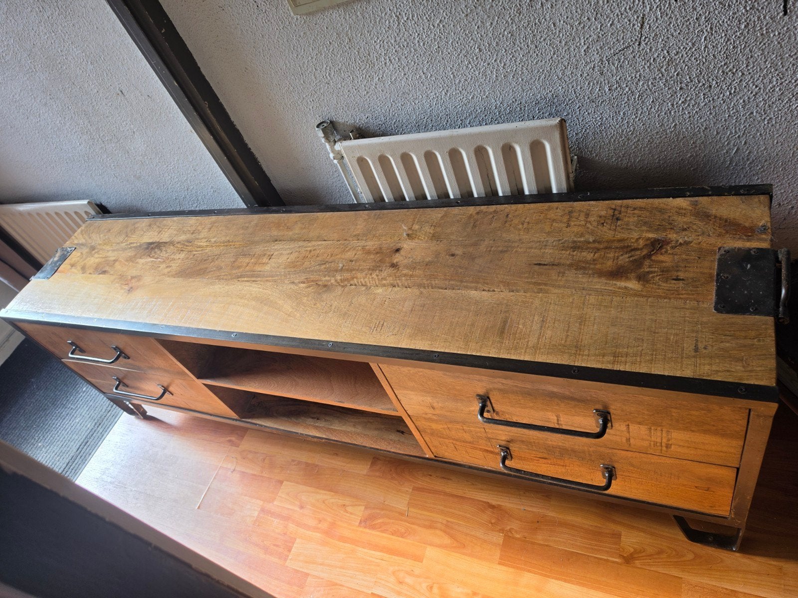 nette tv kast mango hout, Huis en Inrichting, Ophalen, 150 tot 200 cm, Zo goed als nieuw, Minder dan 100 cm
