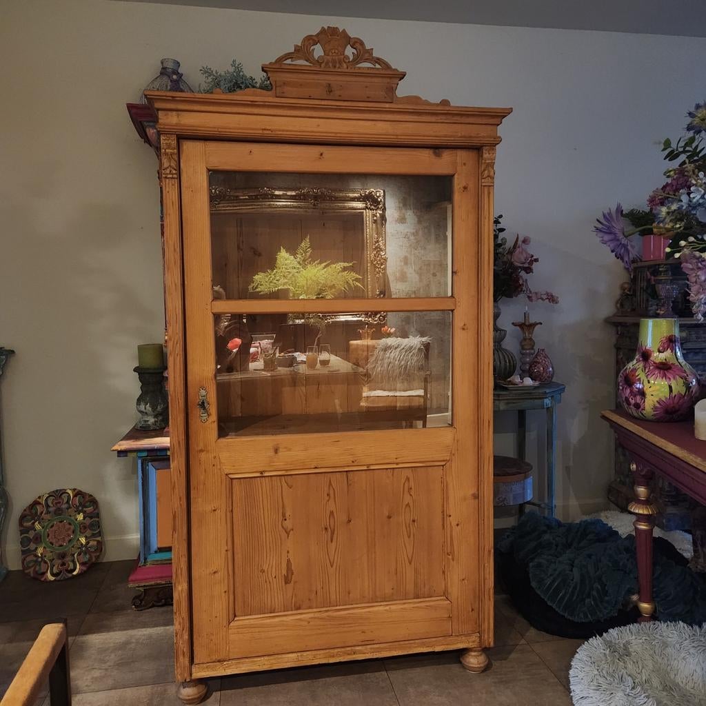 Antieke houten vitrinekast met glasdeur, Ophalen of Verzenden