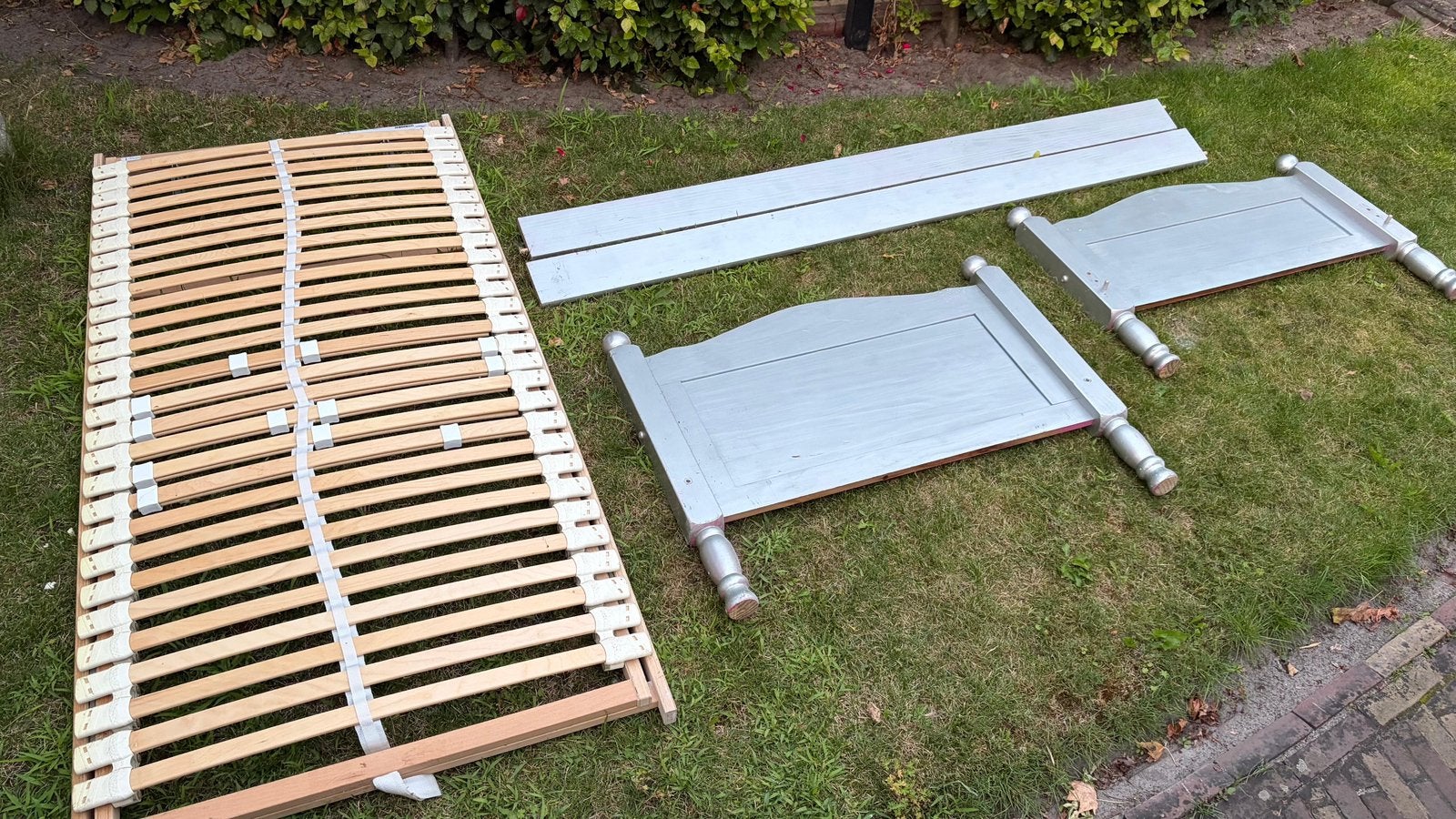Gratis bed met nieuw matras en nieuw dekbed, Ophalen, Zo goed als nieuw, Eenpersoons, 90 cm
