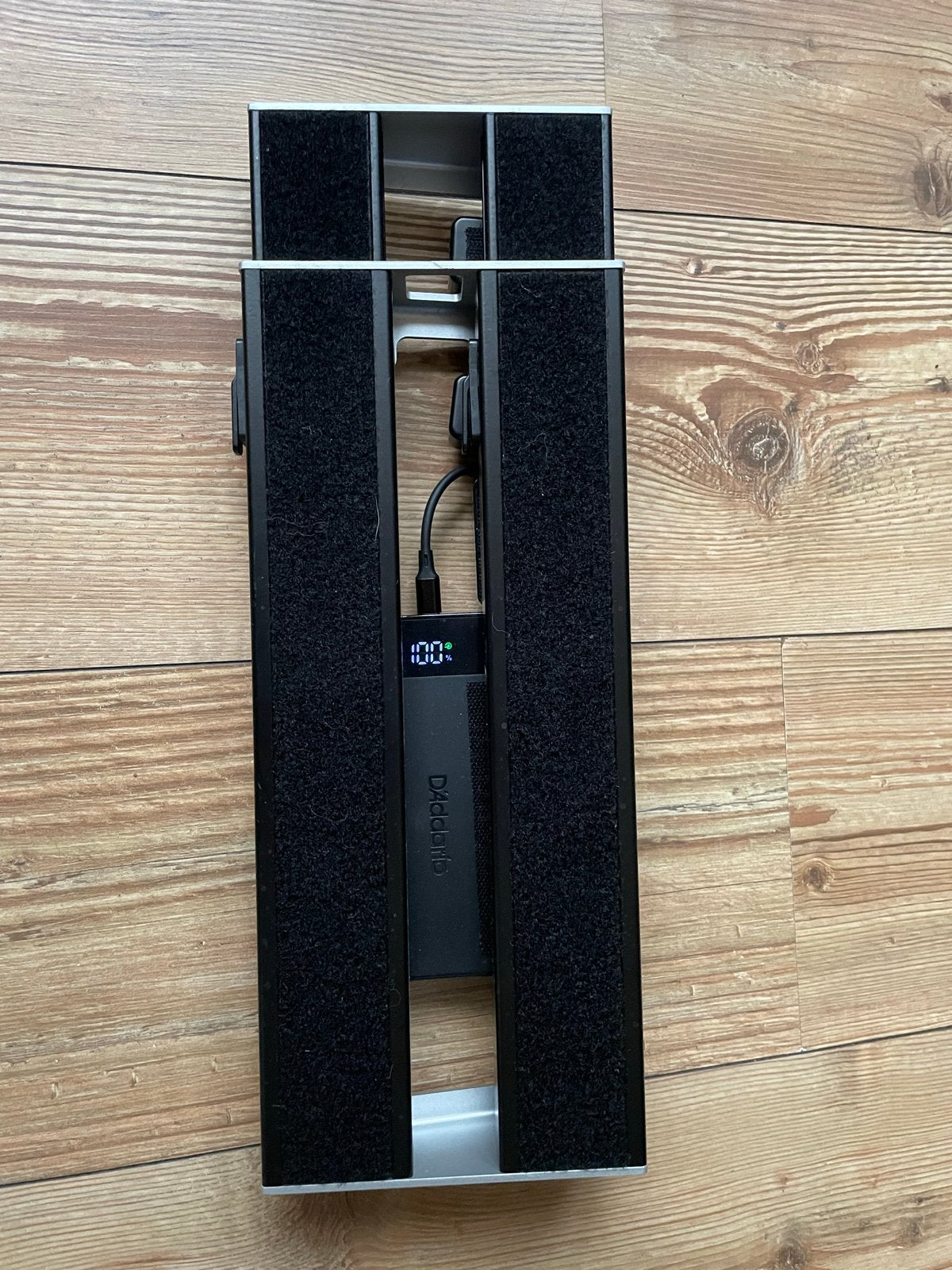 D'addario Xpand Pedalboard met hoes en draadloze voeding, Muziek en Instrumenten, Effecten, Ophalen of Verzenden, Zo goed als nieuw