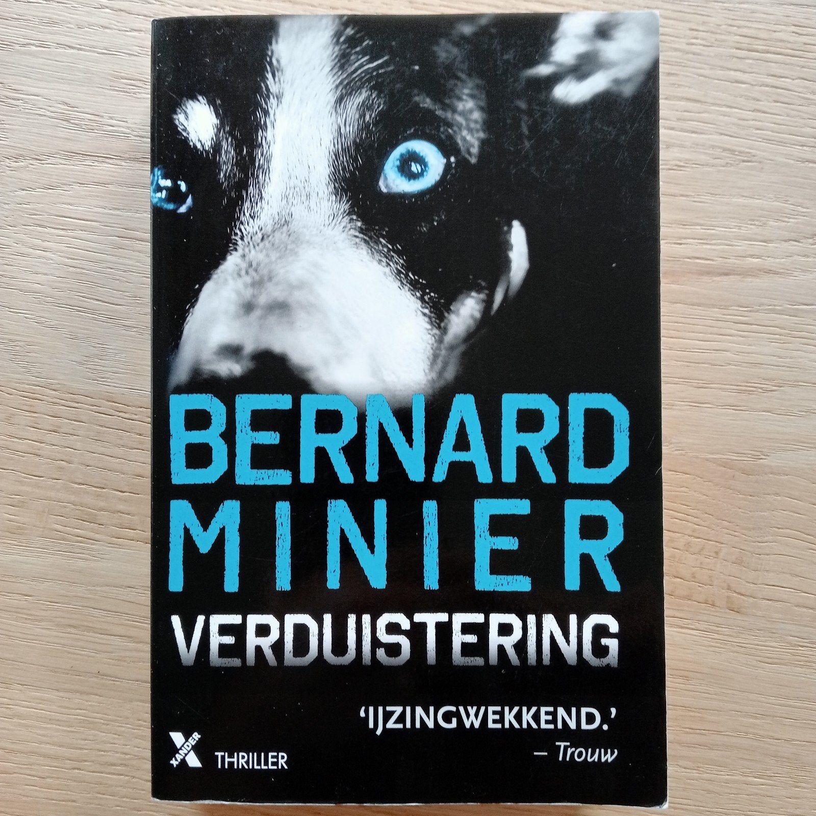 3=2  Bernard Minier - Verduistering midprice, Boeken, Ophalen of Verzenden, Gelezen, Bernard Minier