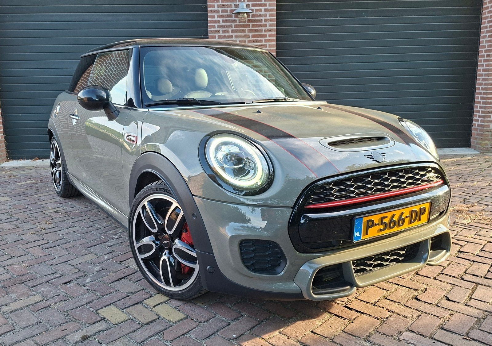 Mini 2.0 John Cooper Works Chili 231pk PANO HUD CAM H&K VOL!, Auto's, Mini, 1998 cc, 4 cilinders, 4 stoelen, Adaptive Cruise Control