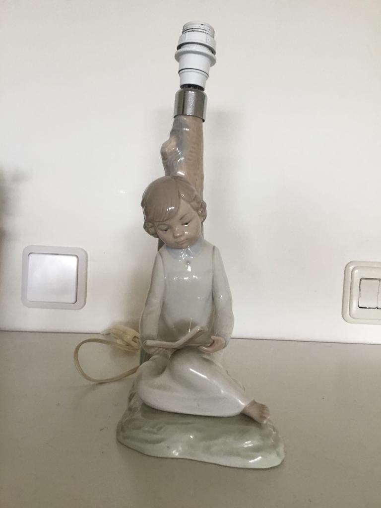 Lladro Zaphir lampje, lezend kind, Antiek en Kunst, Antiek | Porselein, Ophalen