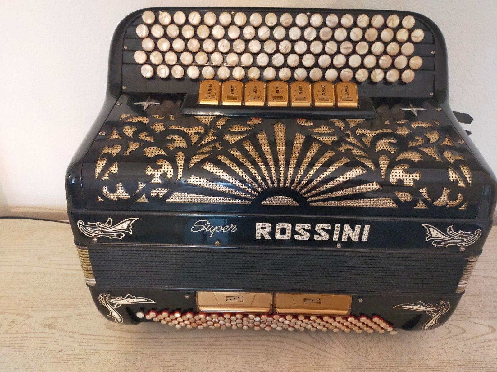 Super Rossini, Muziek en Instrumenten, Accordeons, Gebruikt, Met riemen, Knopaccordeon, 120-bas