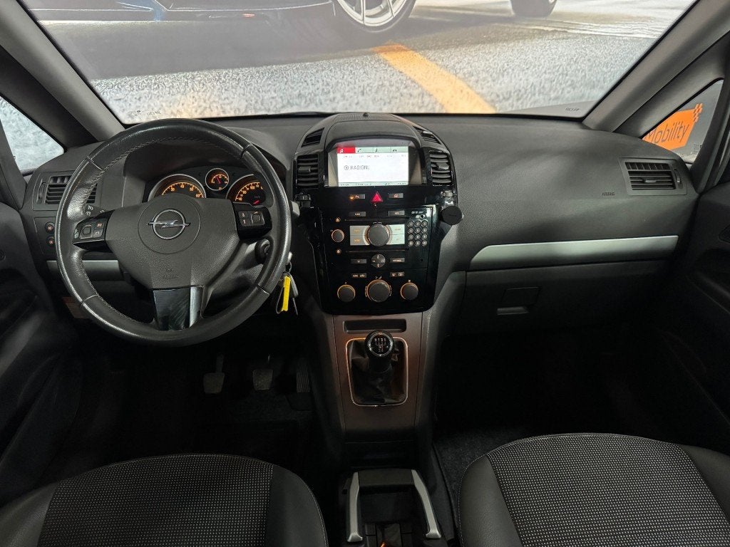Opel ZAFIRA 1.6 COSMO / 7-Persoons / Bluetooth / Historie aa, Auto's, Voorwielaandrijving, 15 km/l, Gebruikt, 4 cilinders
