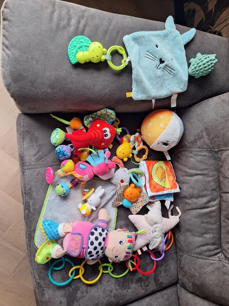 Grote set babyspeelgoed: rammelaars, knuffels en meer, Ophalen, Gebruikt, Overige typen, Met geluid