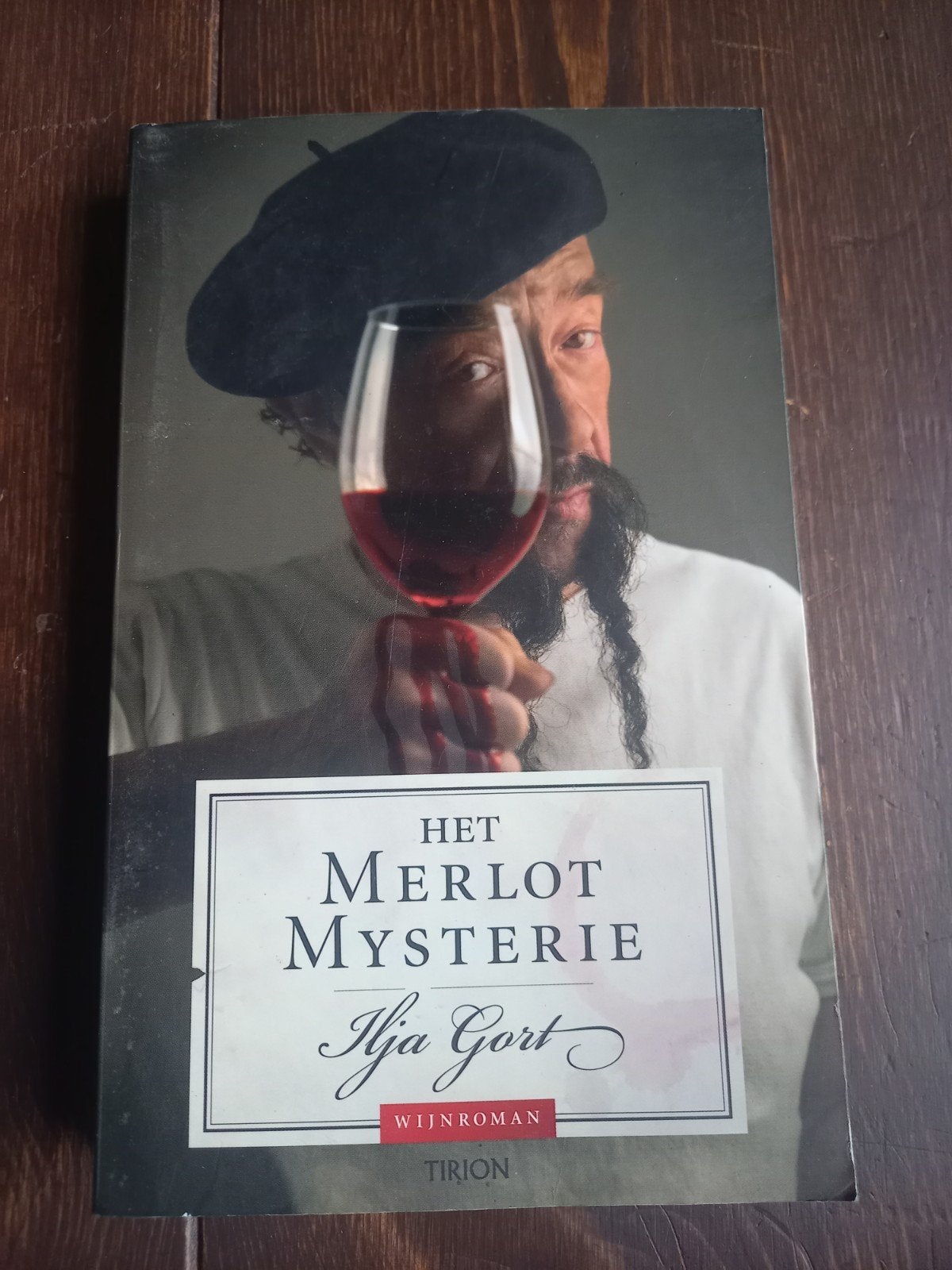 Het Merlot Mysterie - Ilja Gort (Wijnroman), Ophalen of Verzenden, Gelezen, Ilja Gort, Nederland