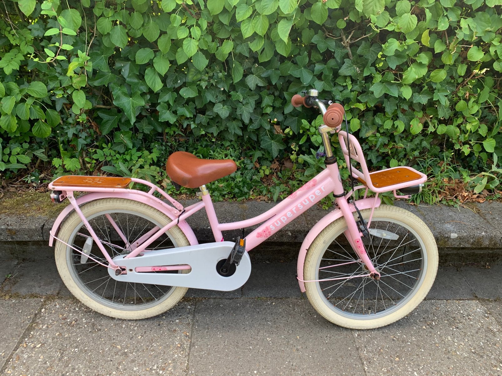 Supersuper meisjesfiets roze 20 inch, Ophalen, Terugtraprem, Gebruikt, Handrem