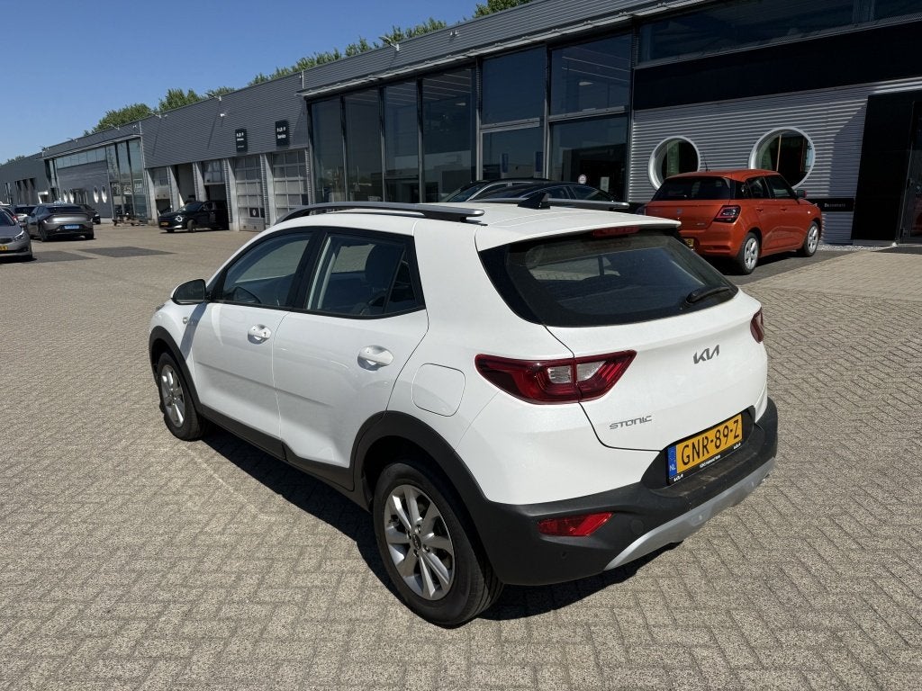 Kia Stonic 1.0 T-GDi MHEV DynamicLine NAVI + CAMERA, Auto's, Voorwielaandrijving, 100 pk, Wit, Origineel Nederlands