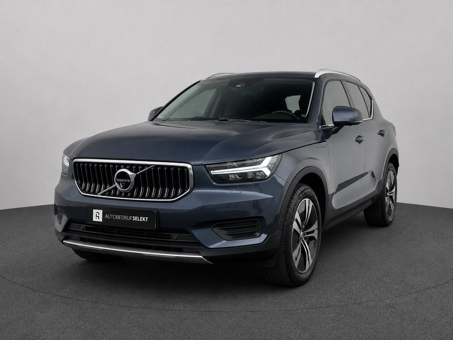 Volvo XC40 1.5 T4 Plug-in hybrid | Pano | Trekhaak | Leer |, Met garantie (alle), Blauw, Bedrijf, Hybride Elektrisch/Benzine