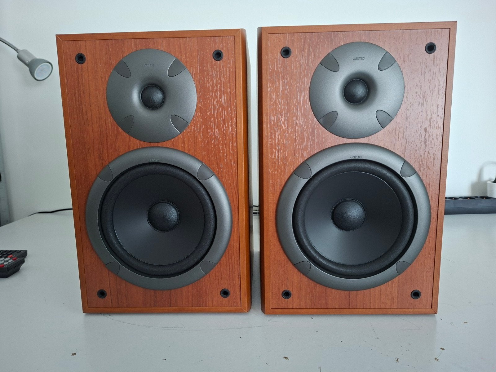 JAMO E610 luidsprekers in keurige staat, Ophalen, Zo goed als nieuw, 60 tot 120 watt, Front, Rear of Stereo speakers