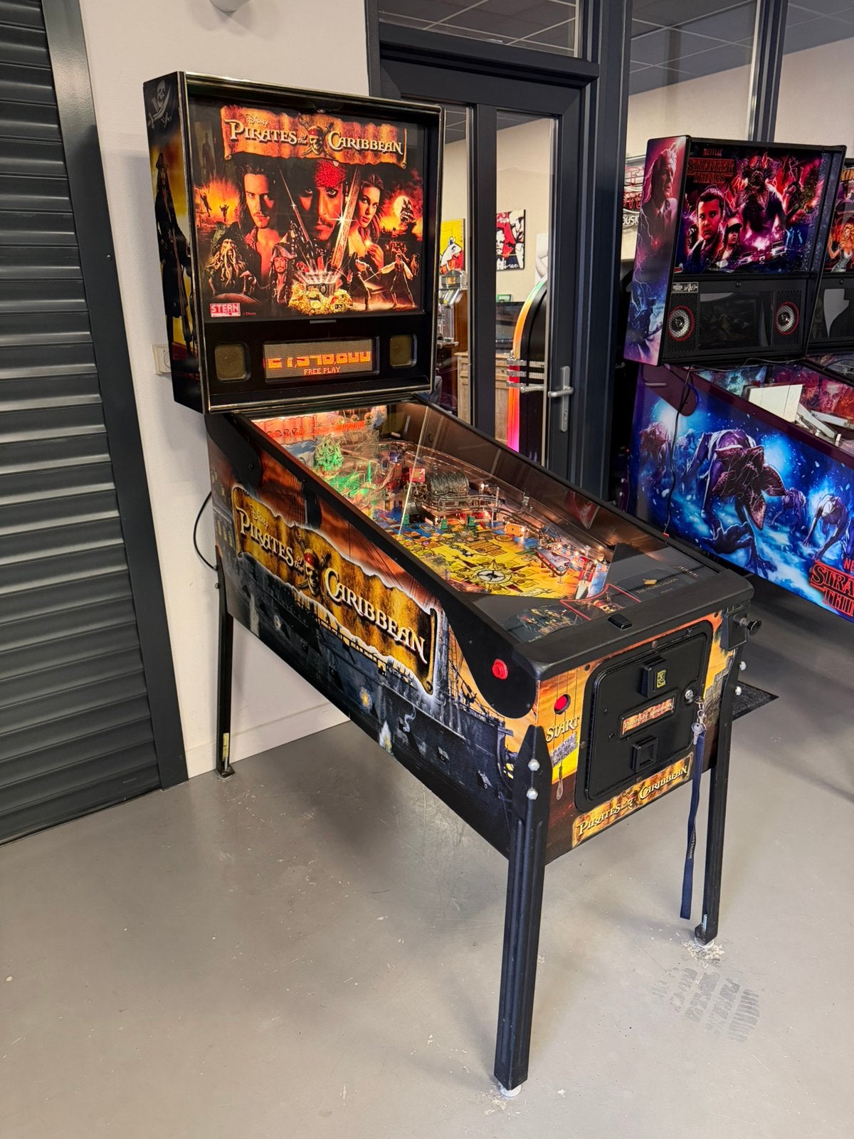 Prachtige flipperkast Stern Pirates Of The Caribbean Pinball