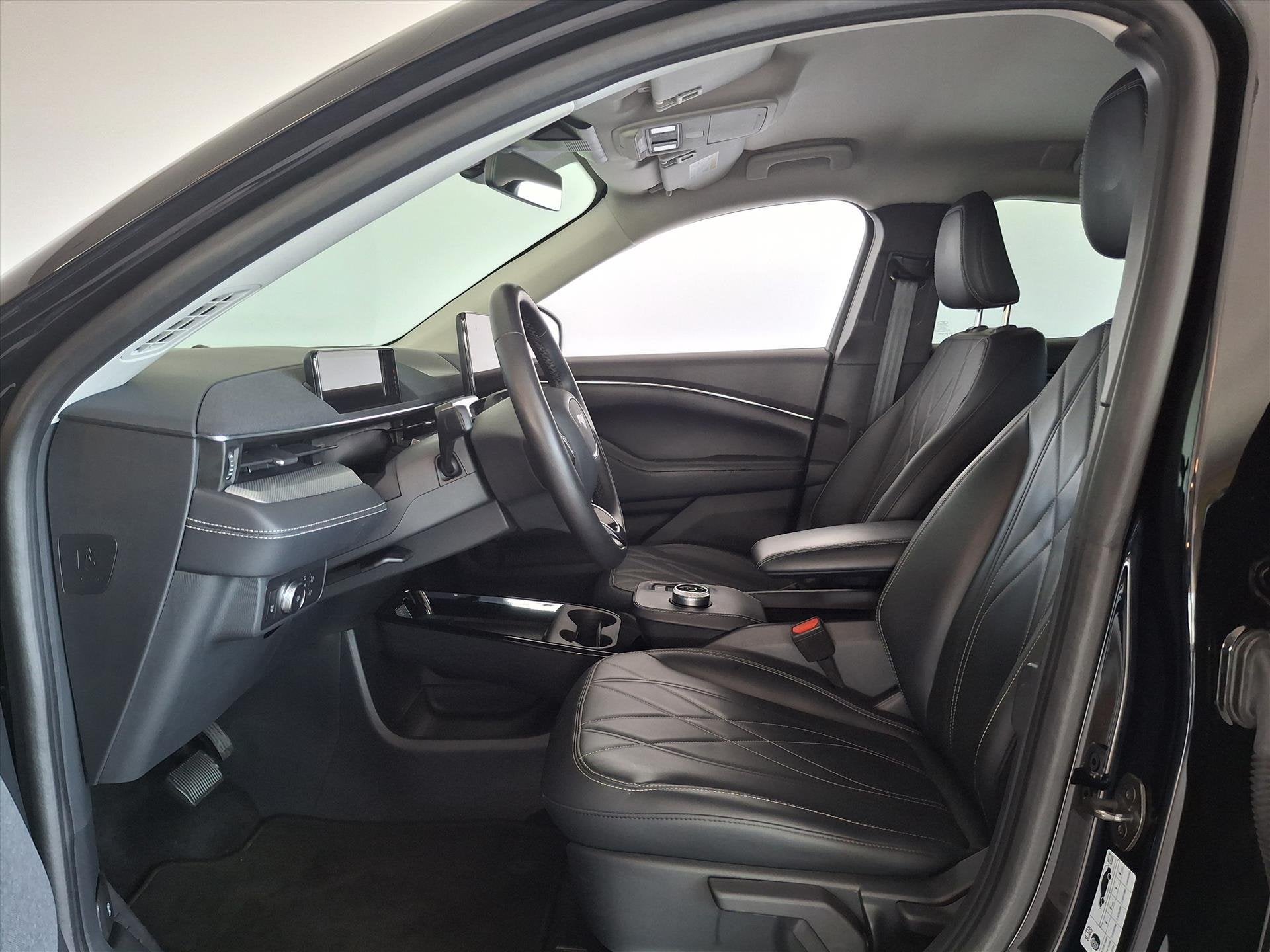 Ford Mustang Mach-E RWD 75 kWh SOH 91.8% NAVI CAMERA LEDER B, Adaptive Cruise Control, Achterwielaandrijving, Gebruikt, 750 kg