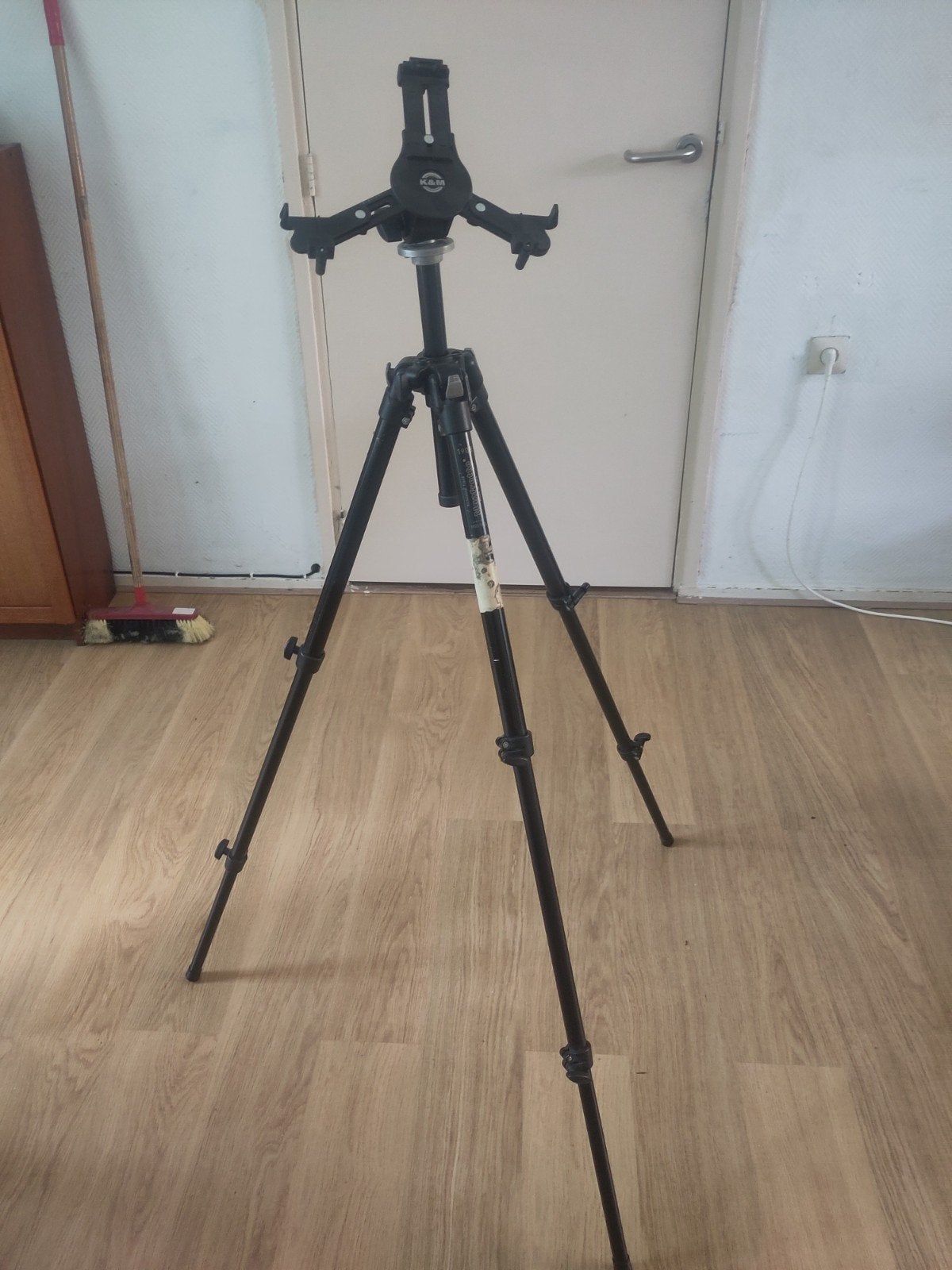 Manfrotto 190B Driepoot Statief met K&M Tablet Houder, Gebruikt, Snelkoppelingsplaat, 150 tot 175 cm, Manfrotto