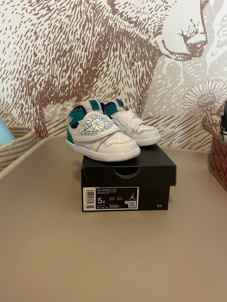 Te koop! Sky Jordan mt 21, Ophalen of Verzenden, Zo goed als nieuw, Jongetje of Meisje, Schoentjes