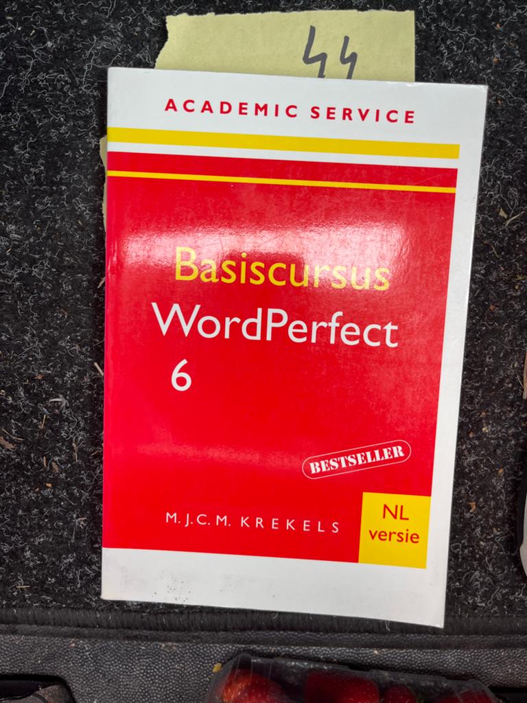 Basiscursus WordPerfect 6 - M.J.C.M. Krekels, Ophalen of Verzenden, Zo goed als nieuw