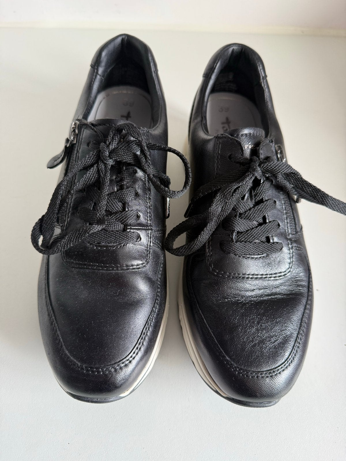Gloednieuwe zwarte Tamaris leren sneakers maat 39, Kleding | Dames, Schoenen, Ophalen of Verzenden, Nieuw, Zwart, Sneakers of Gympen