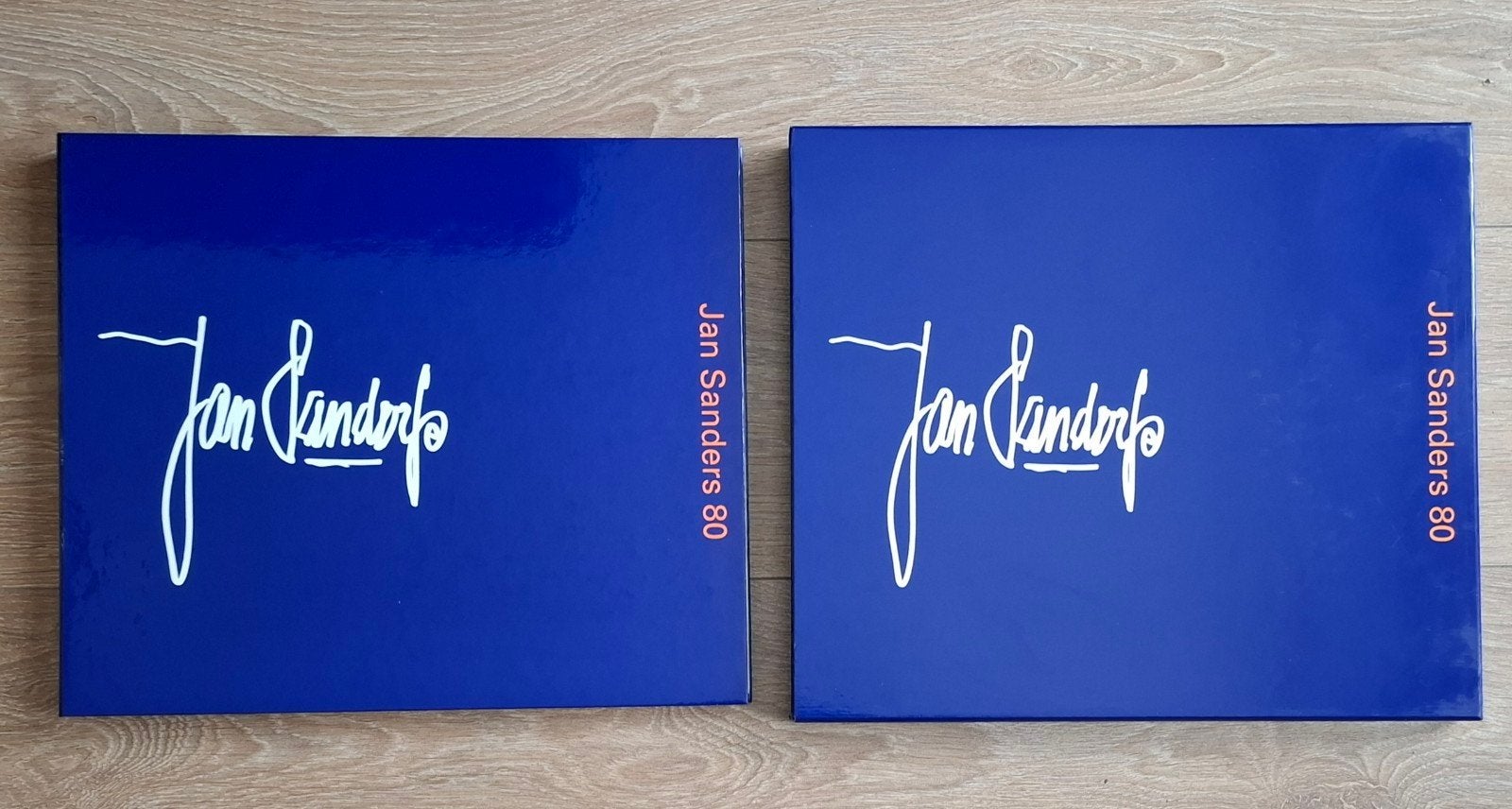 Luxe verzamelboek Jan Sanders 80 + opbergcassette, Ophalen of Verzenden, Zo goed als nieuw, Overige onderwerpen, Jan Sanders