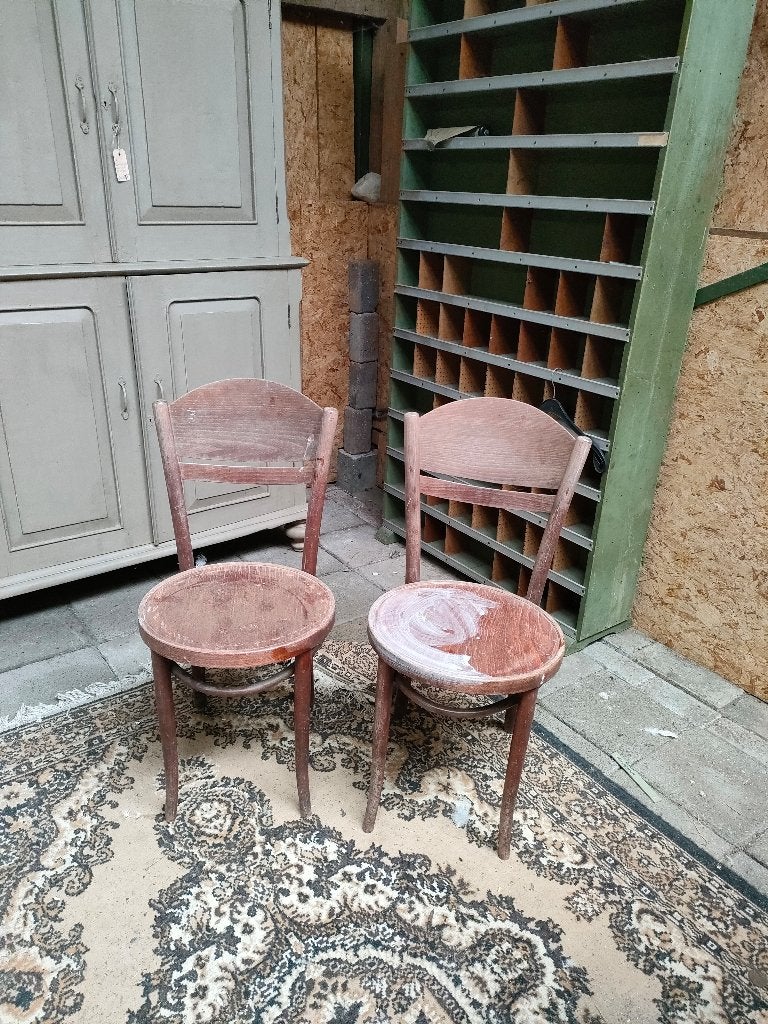 Stevige  houten cafe stoelen samen 10 euro, Huis en Inrichting, Stoelen, Gebruikt, Twee, Bruin, Hout