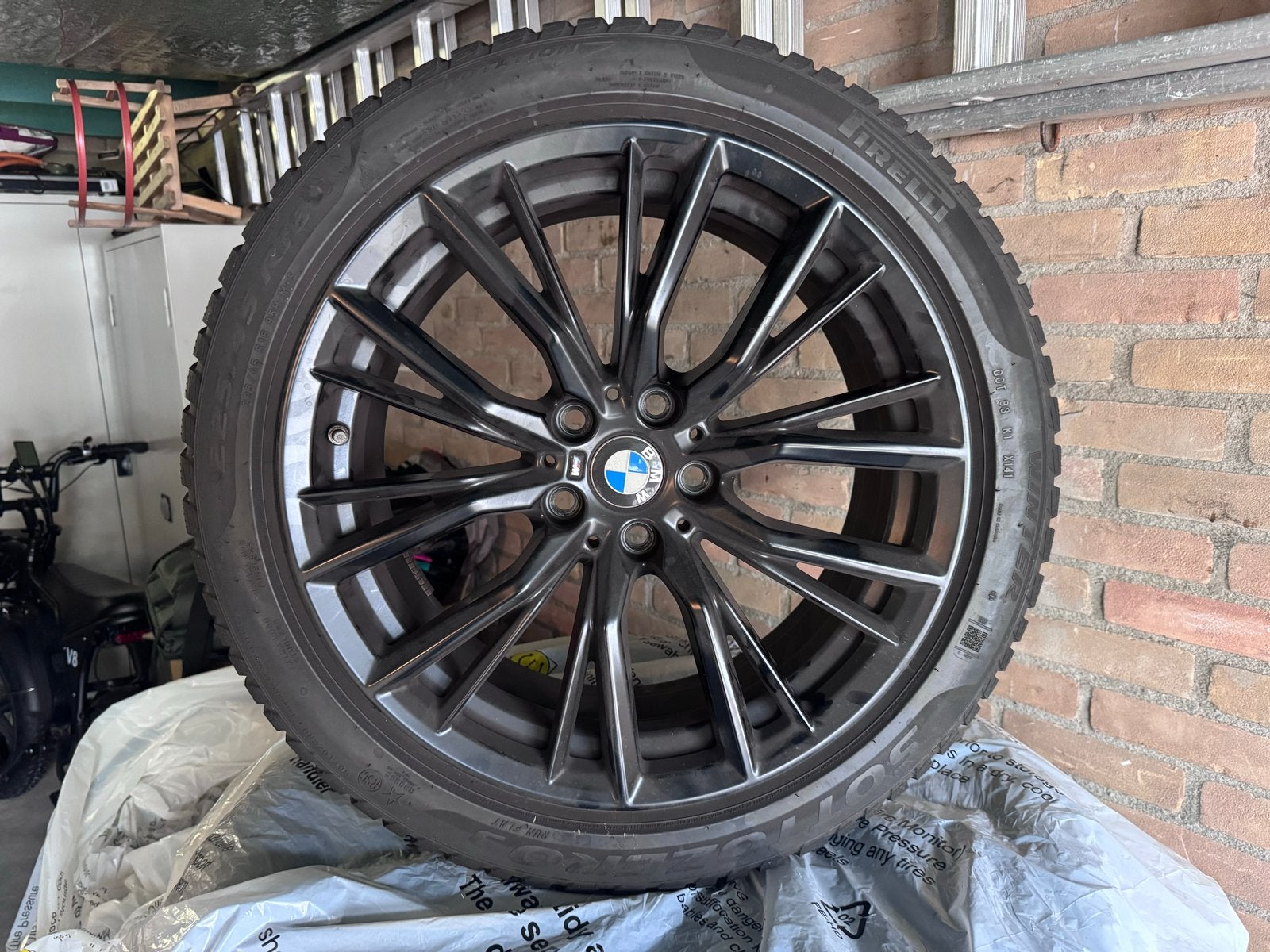 Zo goed als nieuwe M Performance 18 inch winterset, Ophalen