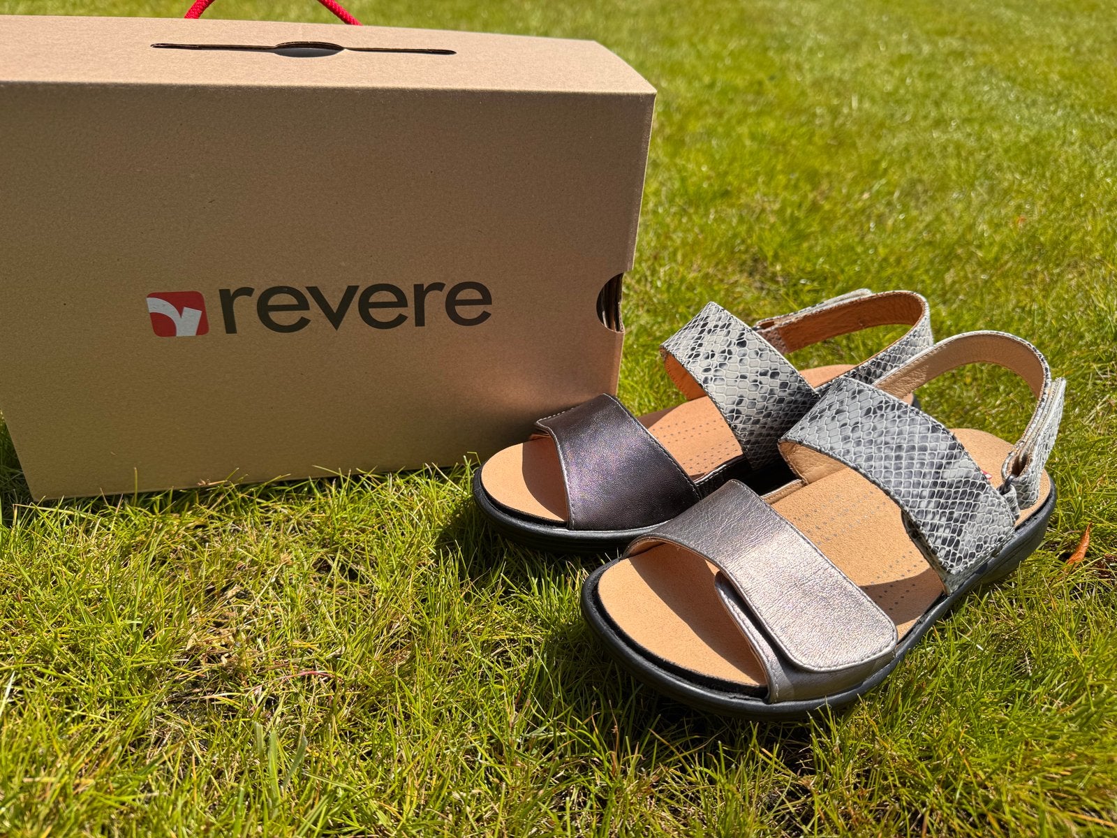 Revere sandalen met slangenprint en metallic details, Beige, Nieuw, Sandalen of Muiltjes, Ophalen of Verzenden