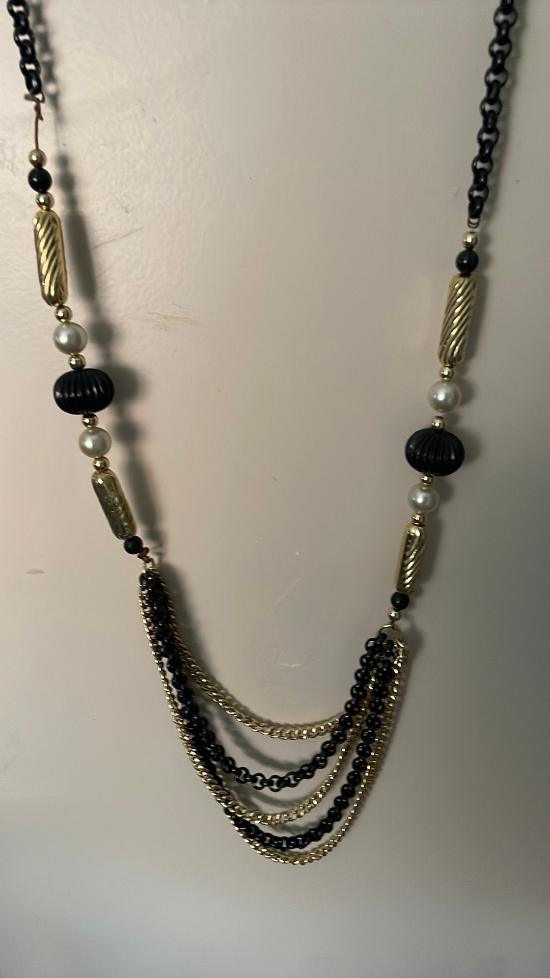 Lange ketting met zwarte en gouden schakels en parels, Ophalen of Verzenden, Gebruikt, Zwart, Overige materialen