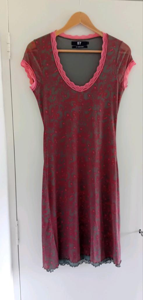 Sissy Boy mesh jurk taupe bruin rood bloemenprint L/40, Kleding | Dames, Maat 38/40 (M), Bruin, Sissy-Boy, Ophalen of Verzenden