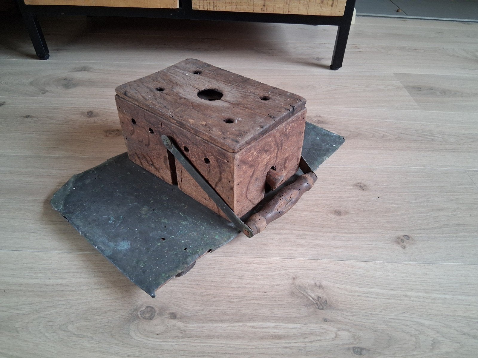 Antieke voetenstoof met koperen binnenbak, Antiek en Kunst, Antiek | Woonaccessoires, Ophalen of Verzenden