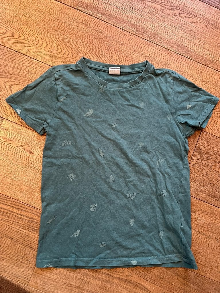 Donkergroen HEMA T-shirt Bos Thema - Maat 116/122, Ophalen of Verzenden, Jongen, Shirt of Longsleeve
