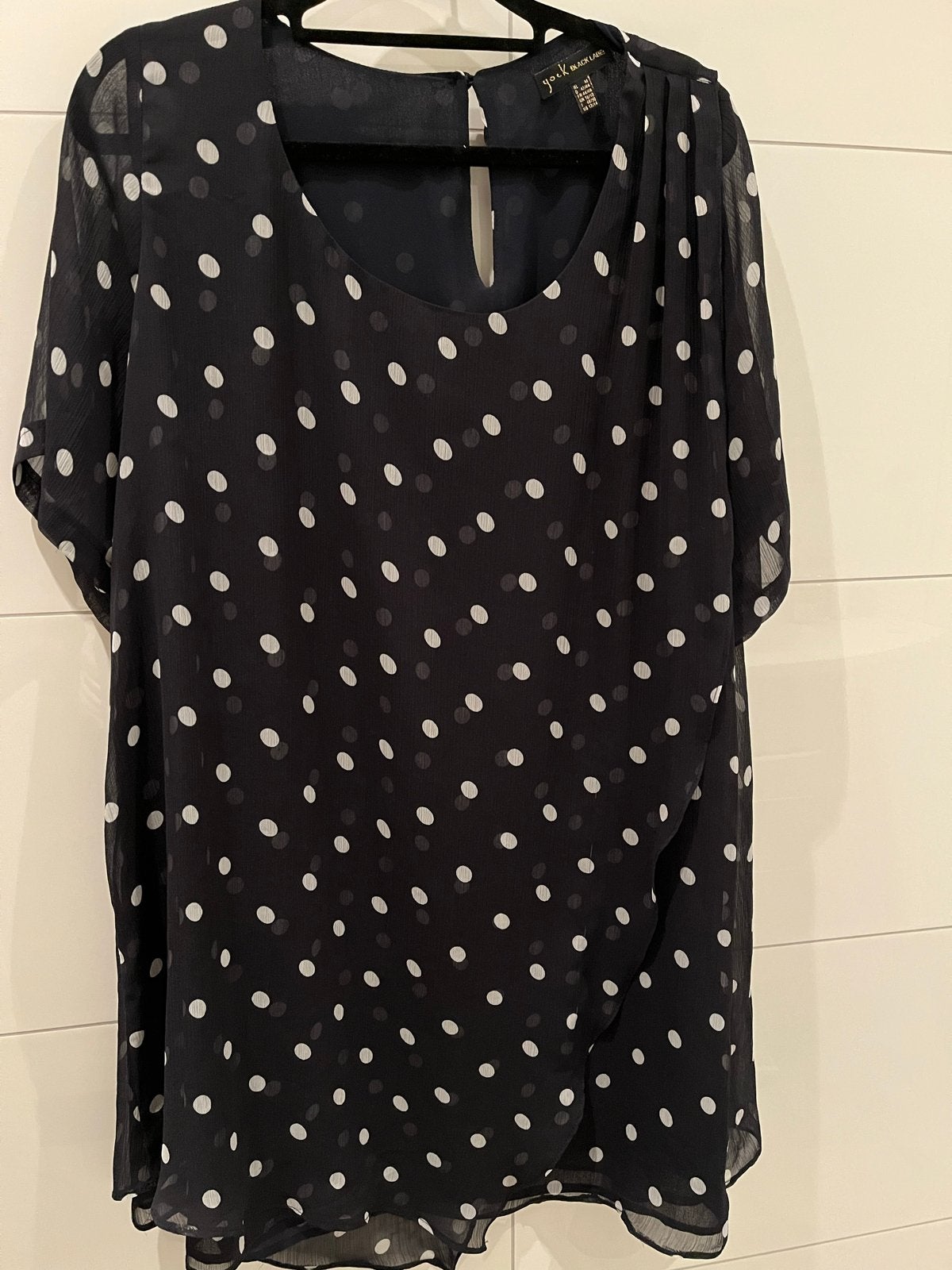 Yoek blouse Zwart met Witte  Stippen , maat 42/44, Ophalen of Verzenden, Gedragen, Maat 42/44 (L), Zwart