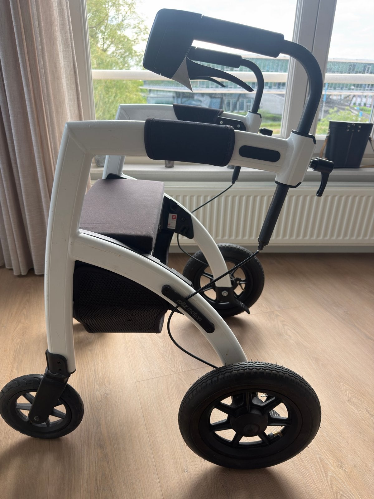 Rollator-rolstoel Rollz motion wit, Diversen, Rollators, Zo goed als nieuw, Ophalen