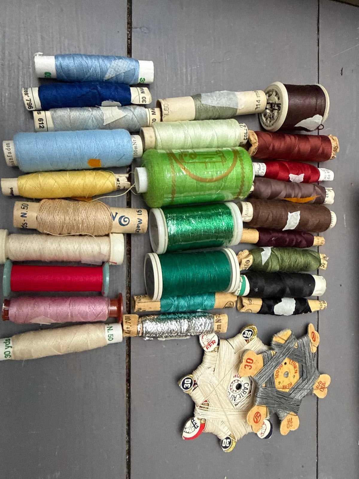 Partij kwaliteits merk naaigaren  katoen linnen polyester, Hobby en Vrije tijd, Ophalen of Verzenden, Zo goed als nieuw, Garen of Naald(en)