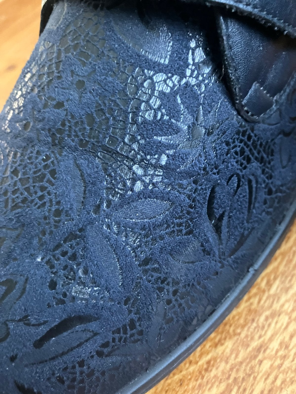 Solidus Comfortschoenen Donkerblauw Kantmotief Maat 42 2/3, Ophalen, Schoenen met lage hakken, Blauw, Zo goed als nieuw