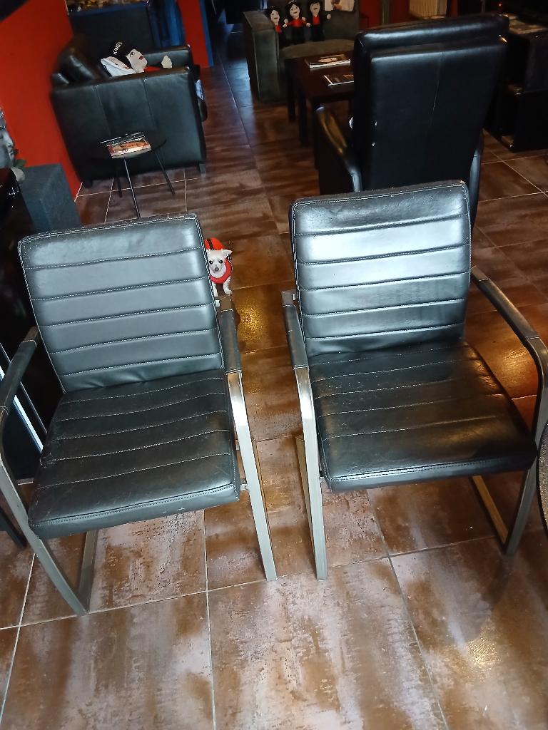 2 stoelen, Gebruikt, Twee, Zwart, Leer