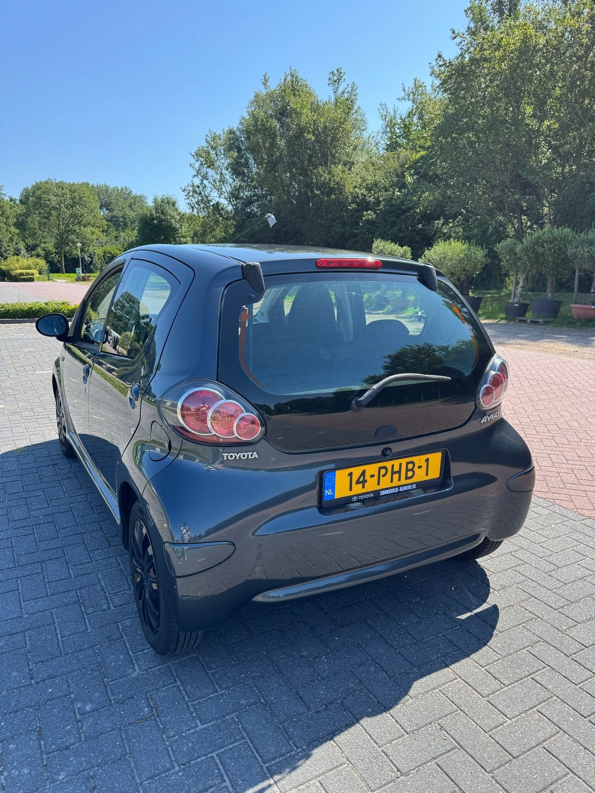 Toyota Aygo 1.0 12V Vvt-i 5DRS 2011 Grijs, Auto's, Toyota, Voorwielaandrijving, Stof, 4 stoelen, 68 pk