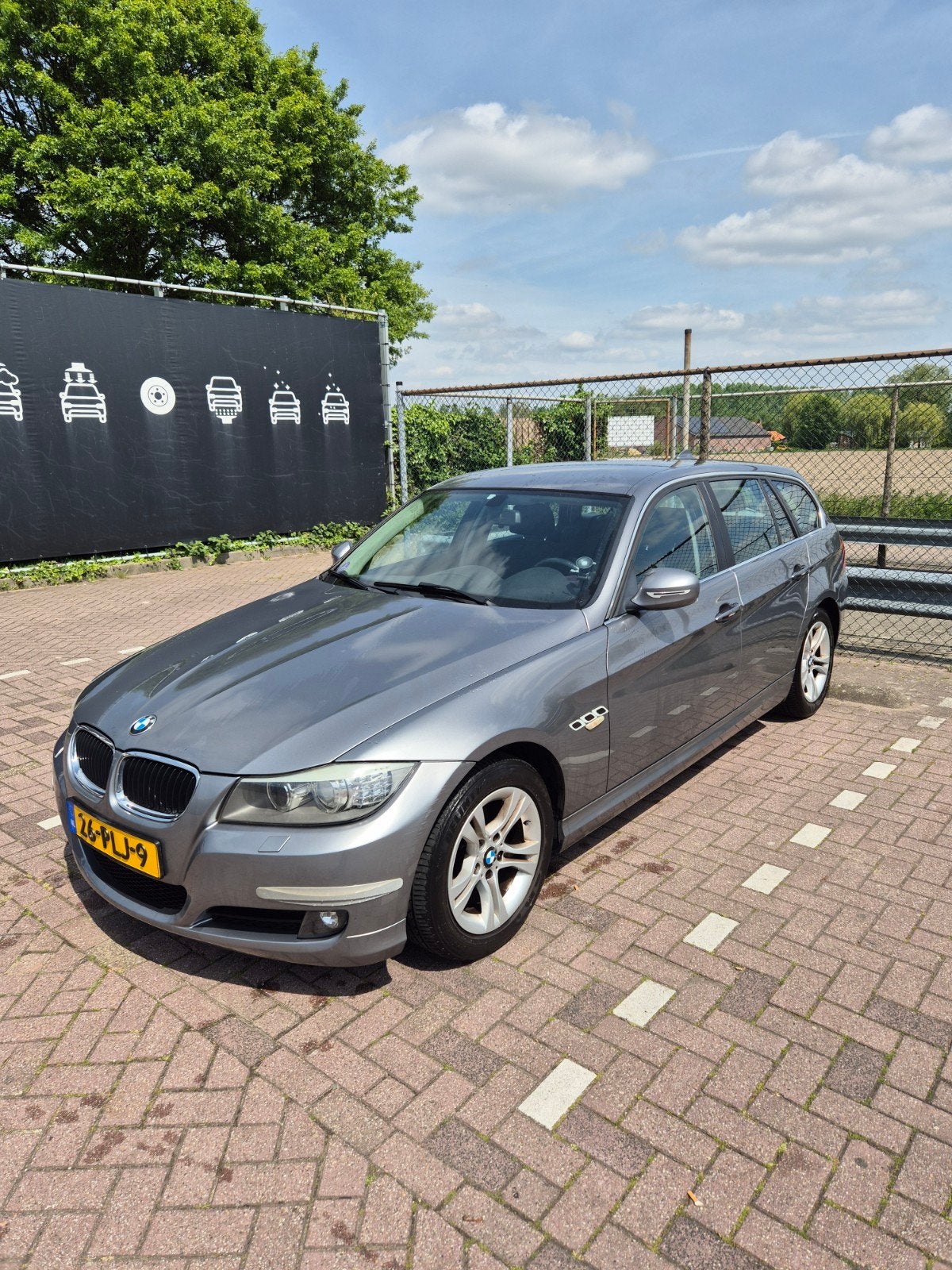 BMW 3-Serie 2.0 I 318 Touring 2011 Grijs, Auto's, BMW, Euro 5, Zwart, 4 cilinders, Origineel Nederlands