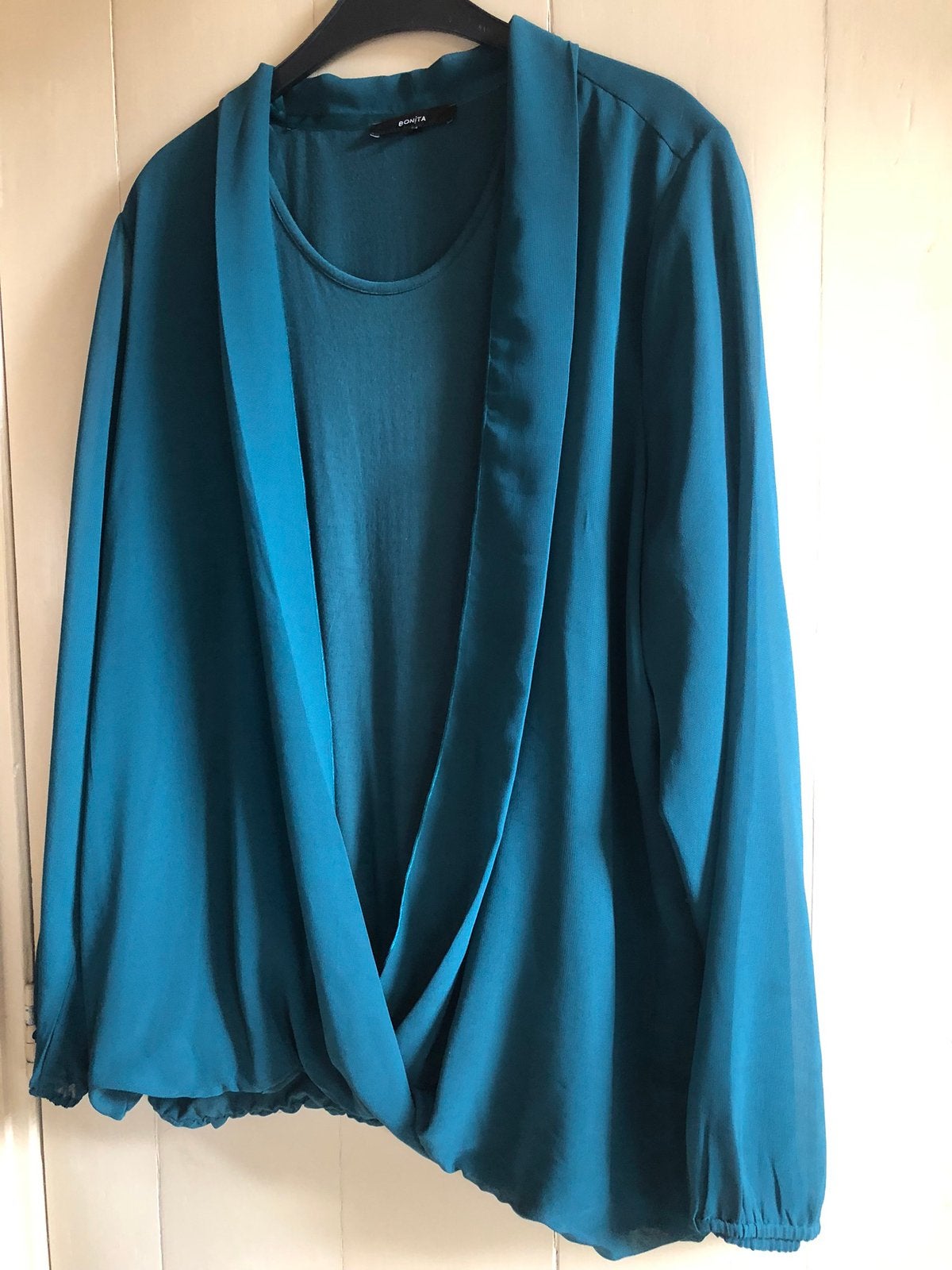 Mooie groene voile overslagtop, BONITA, mt. 46., Ophalen of Verzenden, Zo goed als nieuw, Maat 46/48 (XL) of groter, Groen
