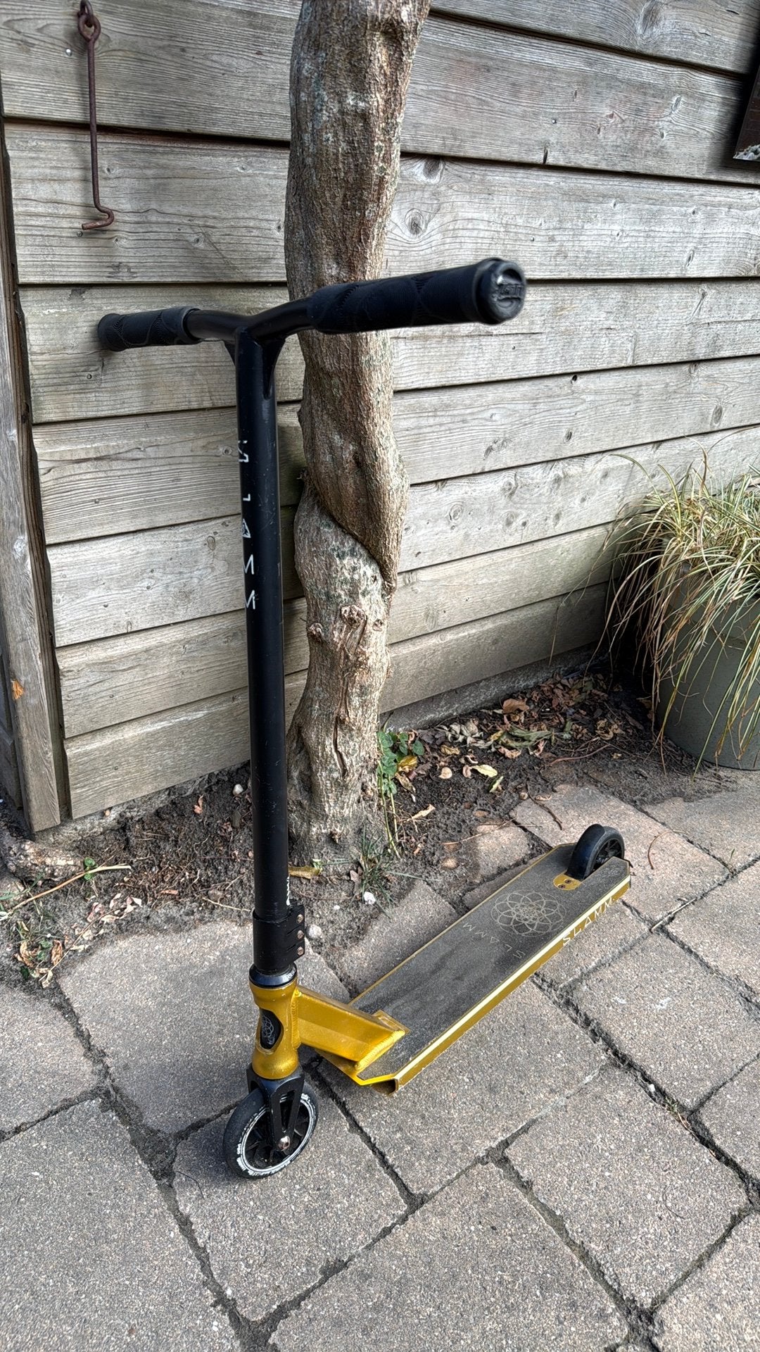 Slamm scooter stunt step zwart/goud, Fietsen en Brommers, Steps, Ophalen, Gebruikt, Overige typen
