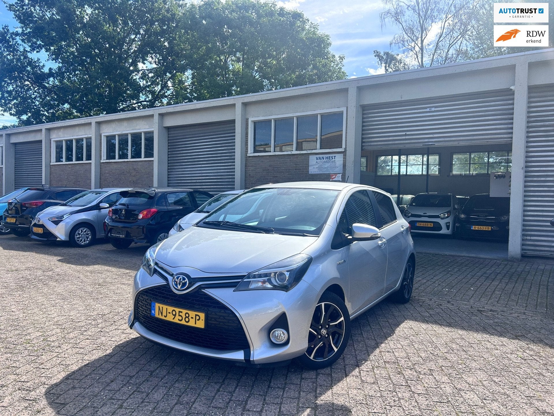 Toyota Yaris 1.5 Hybrid Dynamic Bi-Tone Navi/ Cliamte/ trekh, Auto's, Gebruikt, Euro 6, 4 cilinders, 1070 kg