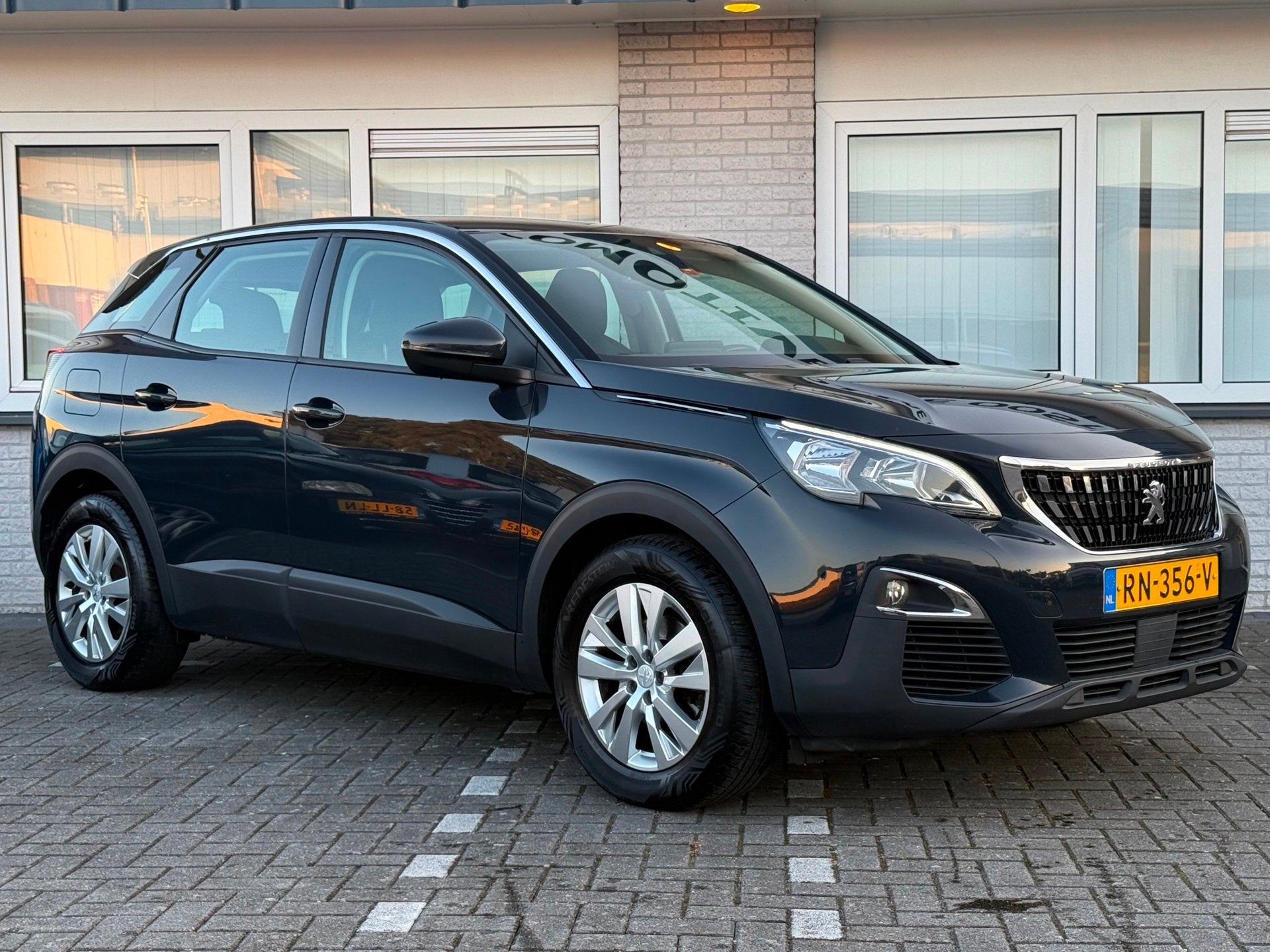 Peugeot 3008 1.2 131pk PureTech 2018|Navigatie| Trekhaak!, Auto's, Peugeot, Stof, Gebruikt, 1199 cc, Origineel Nederlands