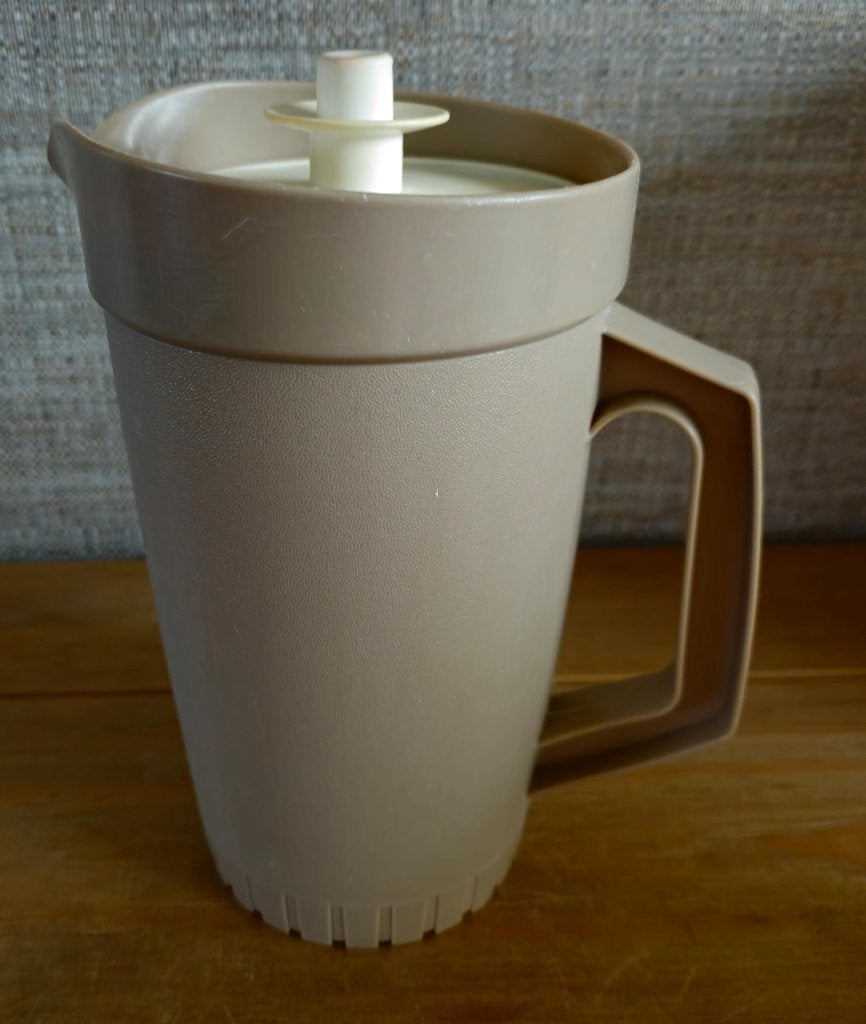 Tupperware Sapkan met vacuüm deksel 1L Beige-Crème, Ophalen of Verzenden, Zo goed als nieuw, Crème, Beker of Kan