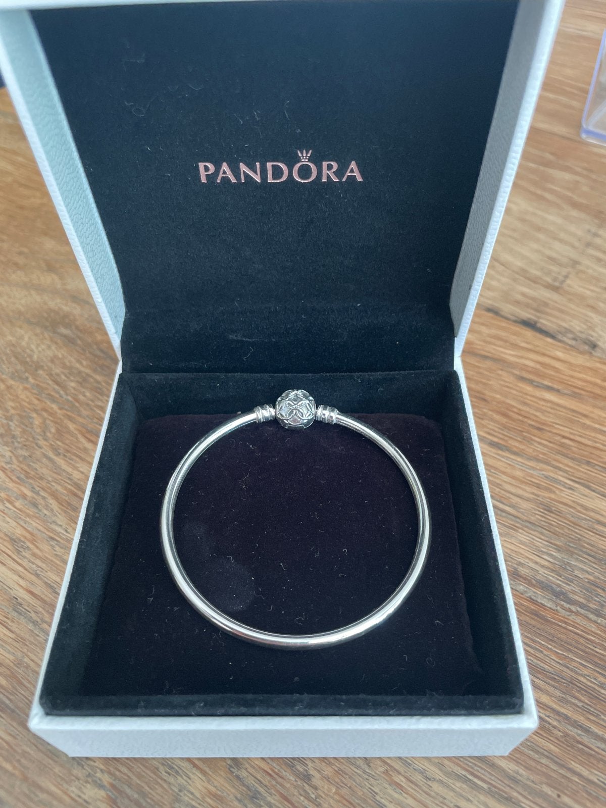 Pandora armband 5,5cm diameter, Ophalen of Verzenden, Zo goed als nieuw, Zilver, Met bedels of kralen