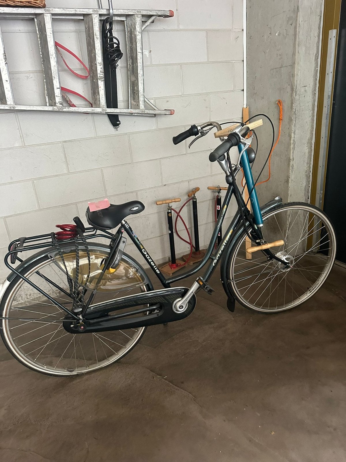 Gazelle damesfiets met 4 versnellingen, Ophalen, Velgrem, Versnellingen, Gazelle