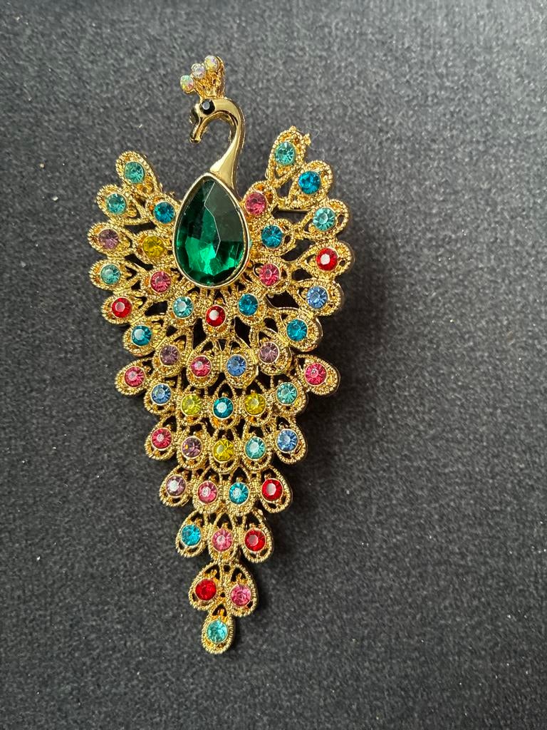Elegante Pauw Broche met Kleurrijke Kristallen, Met kristal, Overige materialen, 4 tot 7 cm, Nieuw