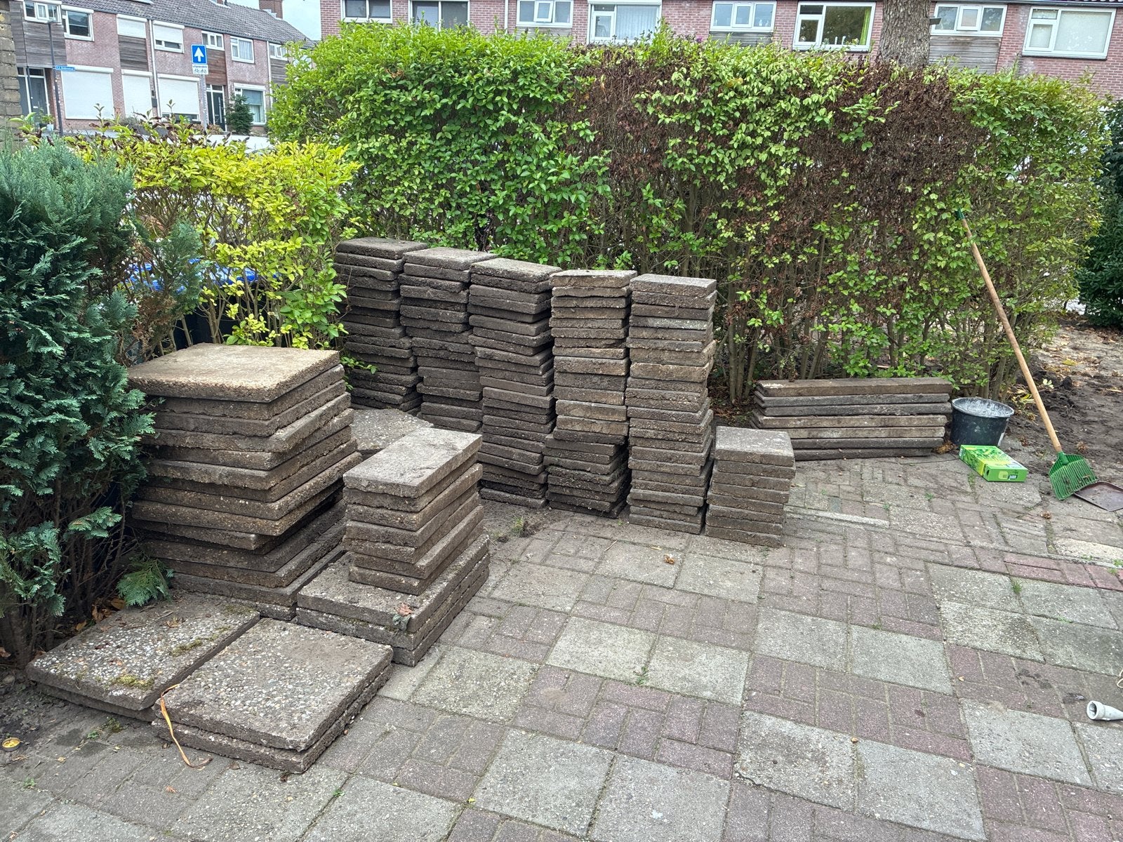 Grindtegels en opsluitbanden in diverse maten, Ophalen, Gebruikt, 10 m² of meer, Grind