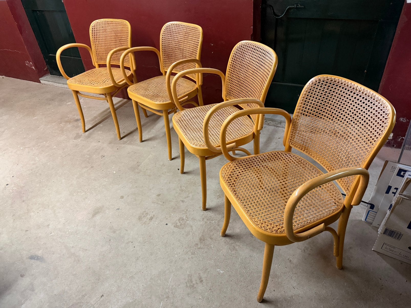 4 stoelen gebaseerd op Thonet 811 Praag, Ophalen of Verzenden, Gebruikt, Bruin