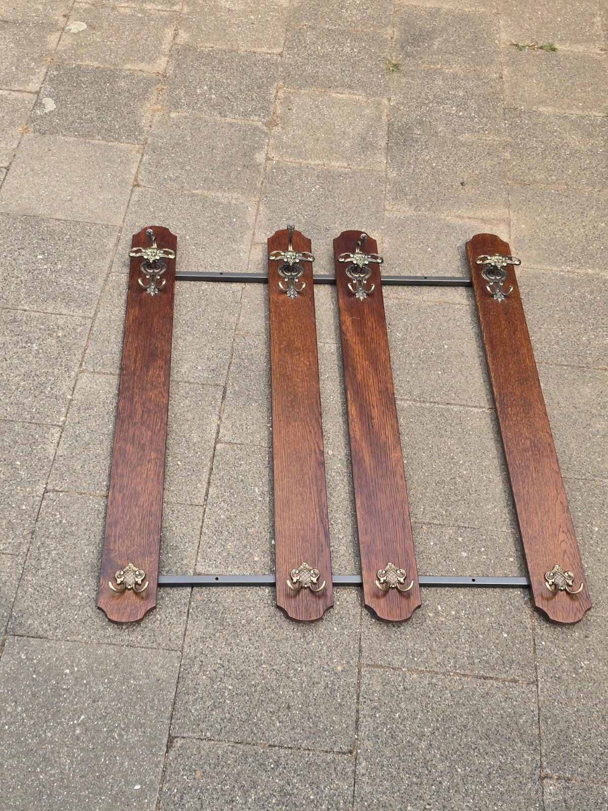 Vintage houten wandkapstok met messing haken, Huis en Inrichting, Woonaccessoires | Kapstokken, Gebruikt, 100 tot 150 cm, Hout